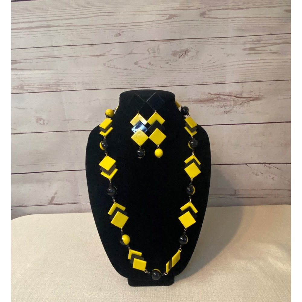 Vintage Yellow & Black Necklace set
